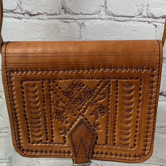 Vintage Handbags - Vintage Brown Boho Leather Crossbody Bag